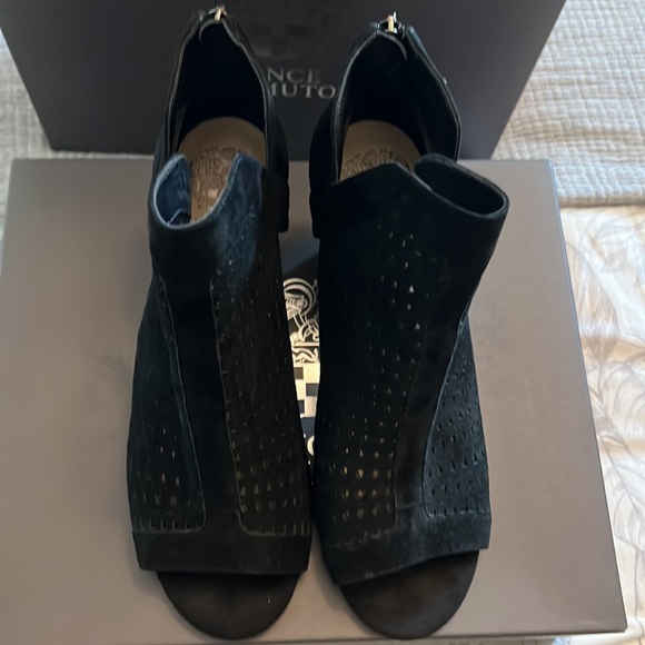 Vince Camuto bootie heeled sandals in Black size 8.5. - Picture 2 of 6